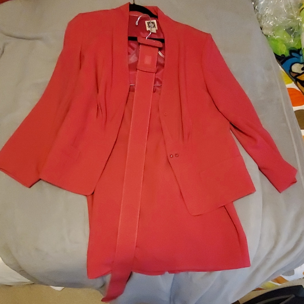 Skirt suit